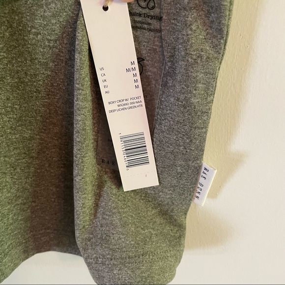 RAE DUNN Heather Green Cropped Graphic On Pocket Workout T Shirt Size Medium - Picture 5 of 7